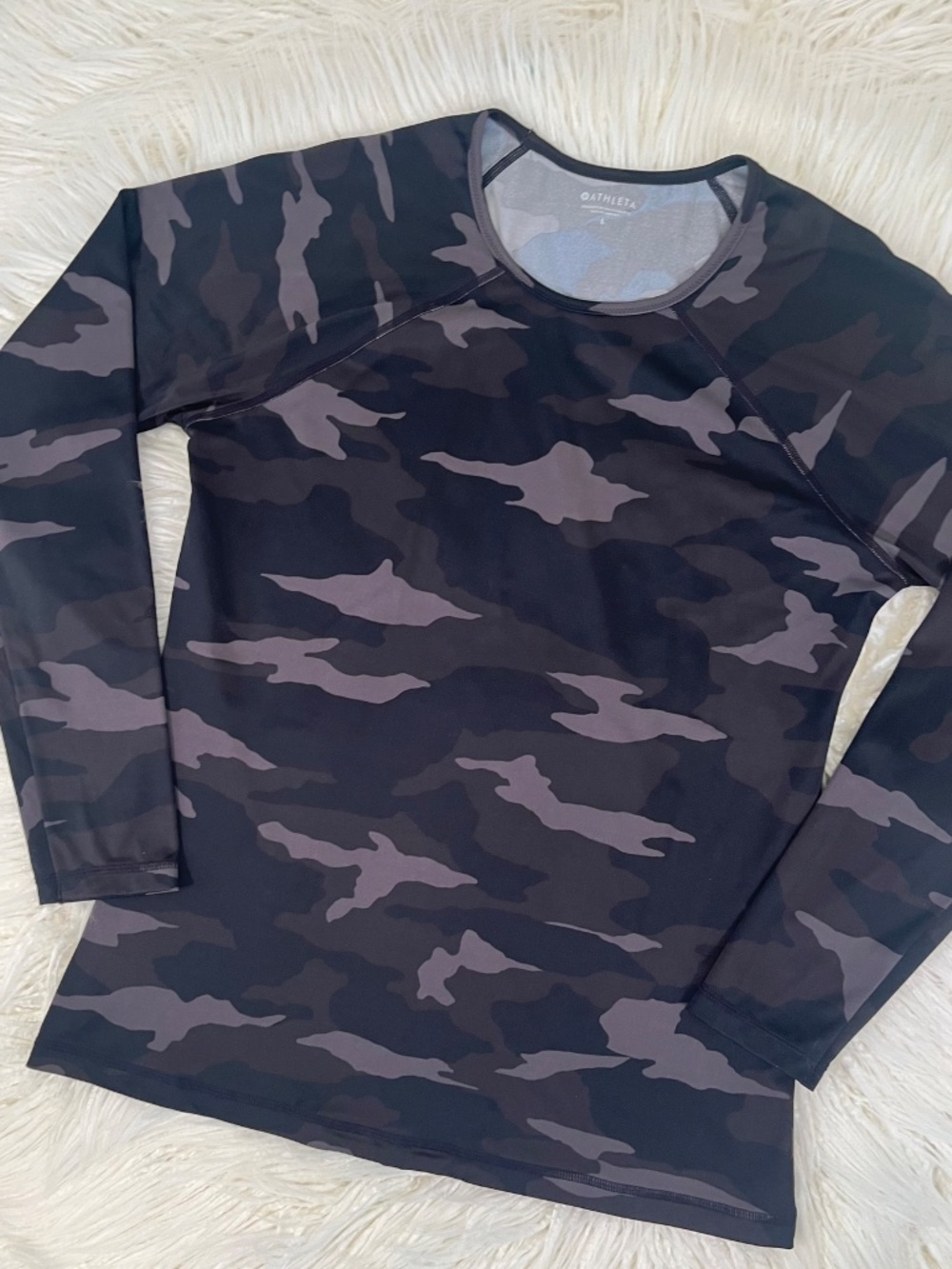 Athleta "Freestyle rash guard performance top in camo" NWOT - Picture 6 of 10